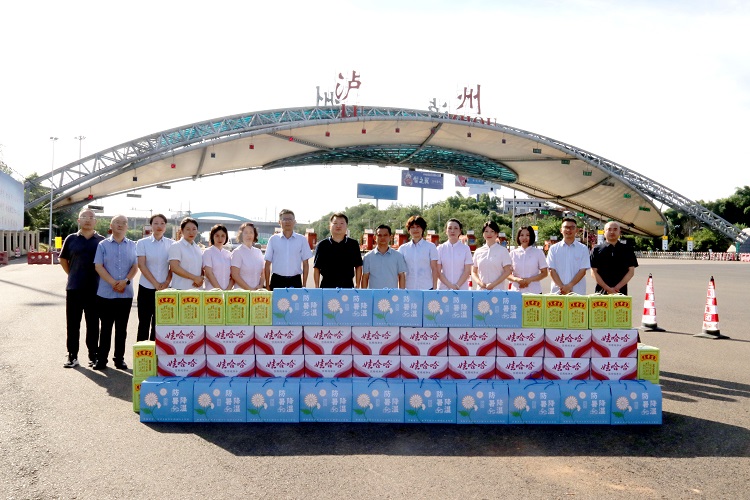 （網(wǎng)站）8.25瀘州市副市長、市政府黨組成員朱江率隊赴川南公司開展“夏送清涼”慰問活動1.jpg