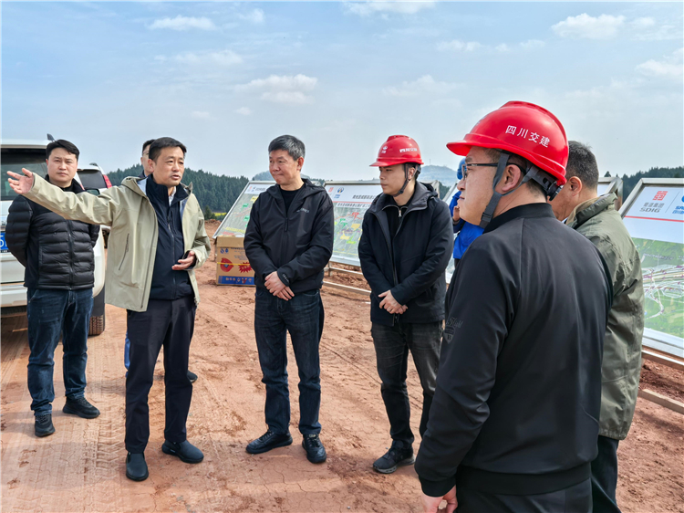 川高公司黨委委員、副總經(jīng)理劉勇赴成南公司調(diào)研督導(dǎo)成南擴(kuò)容、遂渝擴(kuò)容項(xiàng)目建設(shè)推進(jìn)工作.jpg