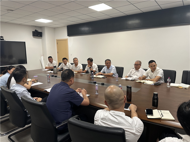 成南公司黨委副書記、總經(jīng)理萬忠金，副總經(jīng)理田亮到南充管理處座談調(diào)研.jpg